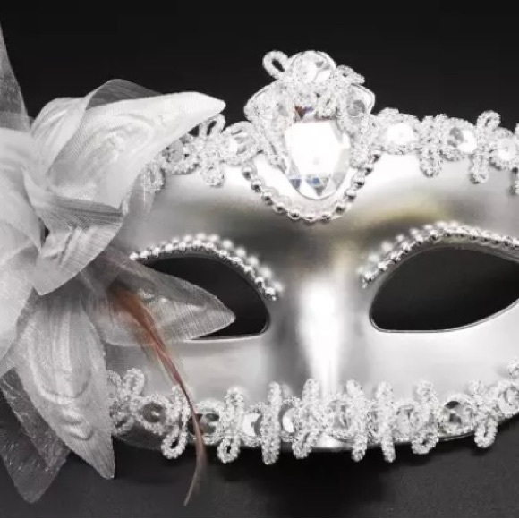 ✨MYSTIQUE✨MOLDED PLASTIC GOLD OR SILVER MASK - Picture 4 of 15